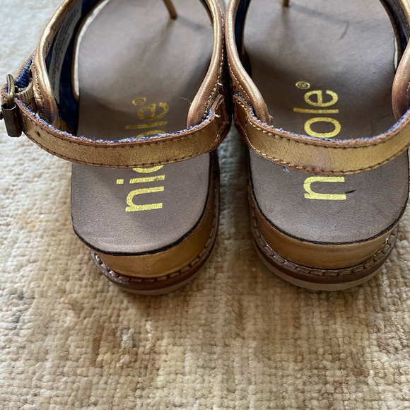 Nicole Woven Gold Thong Sandals, Size 6.  NWOT - Picture 11 of 13